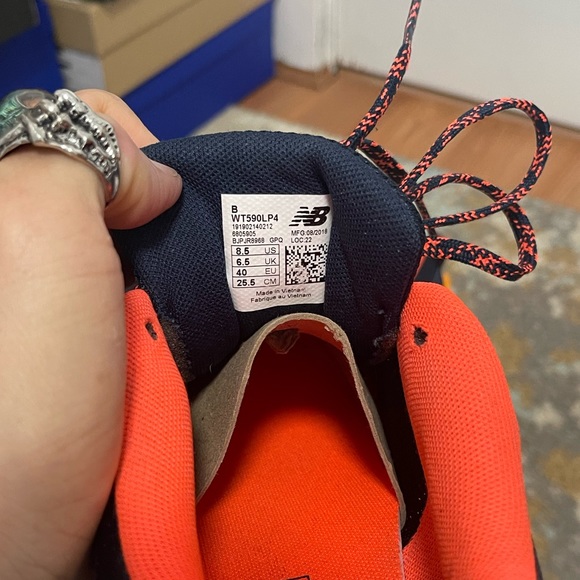 Like New Women Size 8.5 (Euro Size 40) New Balance T590V4 Running Shoes Fuelcore - Picture 10 of 14